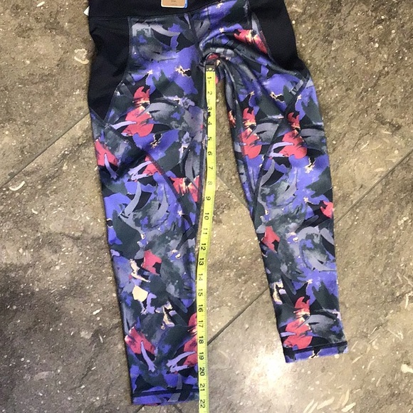 Patagonia Centered Crops, XS, NWT - Picture 7 of 14